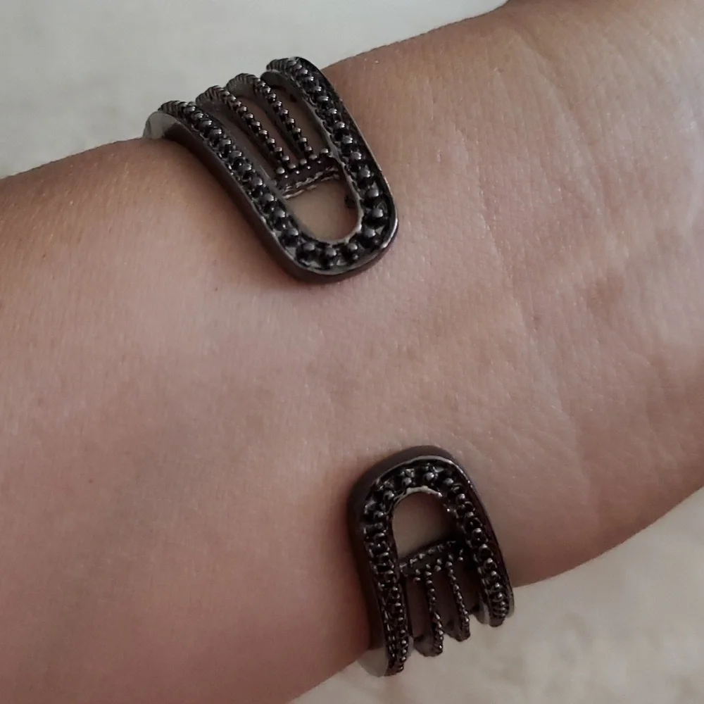 BLACK FLOWER SILVER TONE GEM BRACELET CHUNKY ECLECTIC BLING MAXIMALIST STATEMENT - Picture 2 of 5